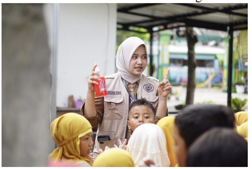 Mahasiswa KKN IPE 032 Melaksanakan Kegiatan PHBS